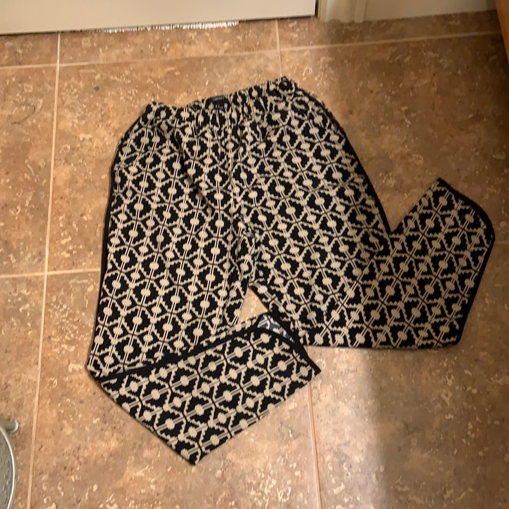 Small forever 21 patterned pants